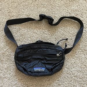 SOLD Patagonia Ultralight Black Hole Mini Hip Pack